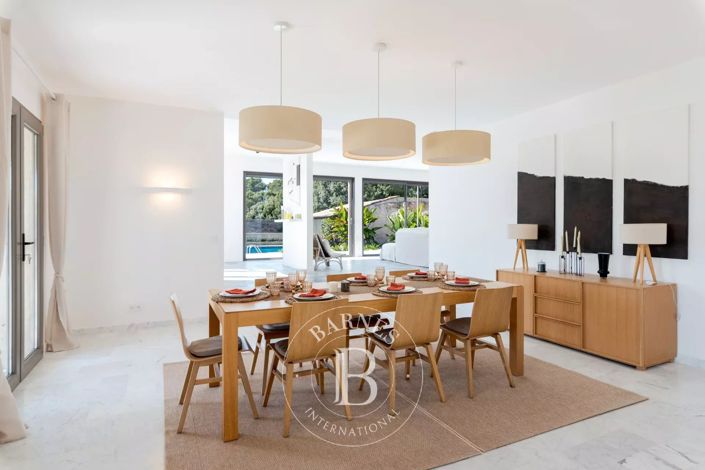 Image No.20-6 Bed House for sale