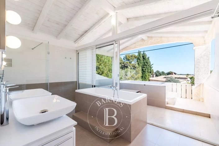 Image No.5-6 Bed House for sale