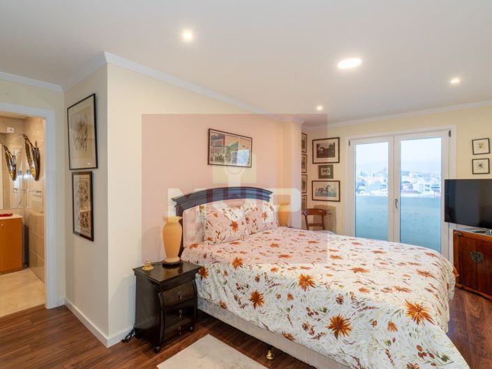 Image No.33-7 Bed Apartment for sale
