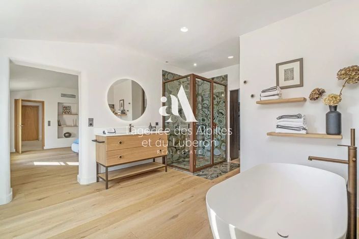 Image No.28-7 Bed House for sale