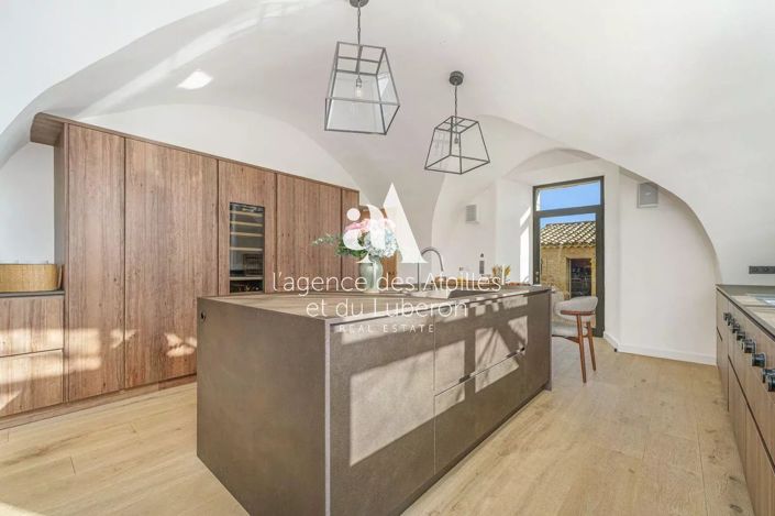 Image No.7-7 Bed House for sale