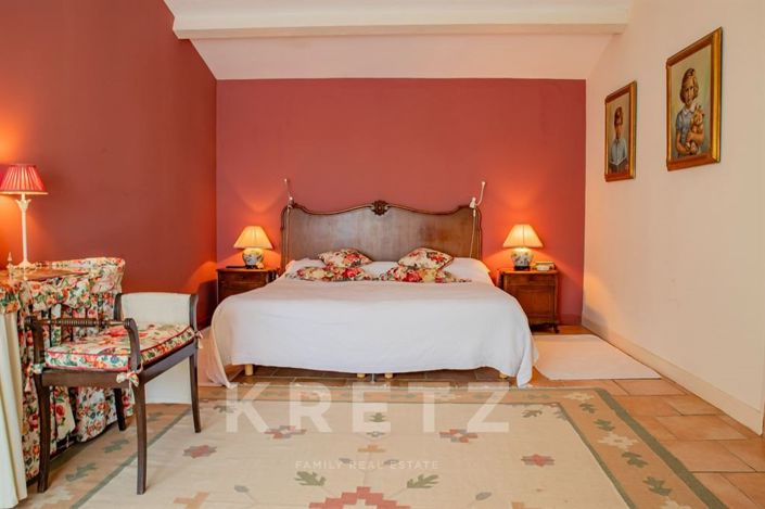 Image No.18-5 Bed House for sale