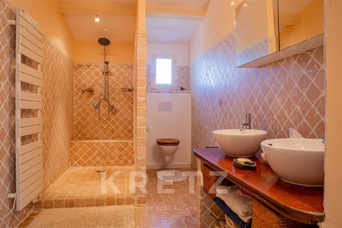 Image No.19-5 Bed House for sale