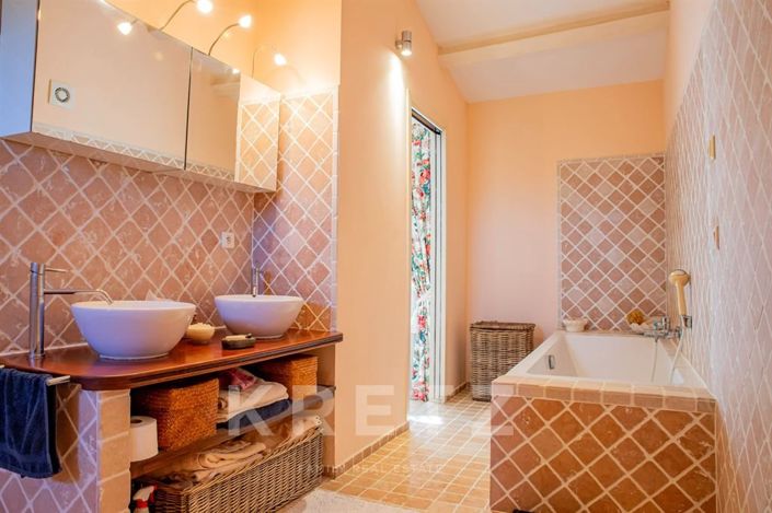 Image No.21-5 Bed House for sale