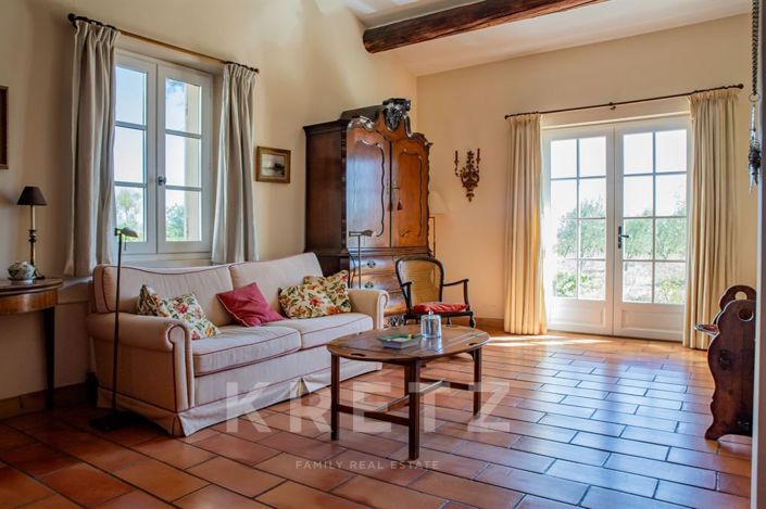 Image No.9-5 Bed House for sale