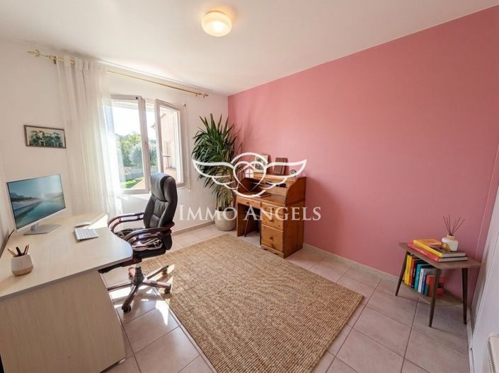 Image No.12-5 Bed House for sale