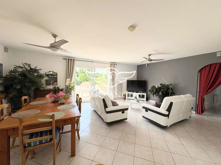 Image No.6-5 Bed House for sale