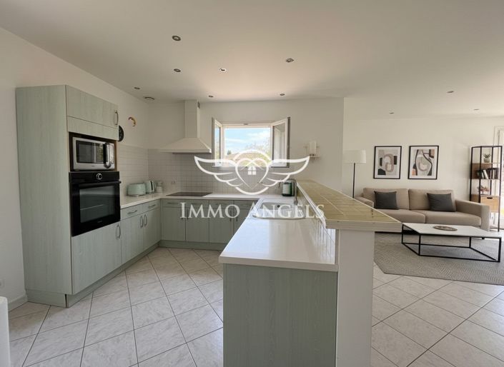 Image No.6-5 Bed House for sale