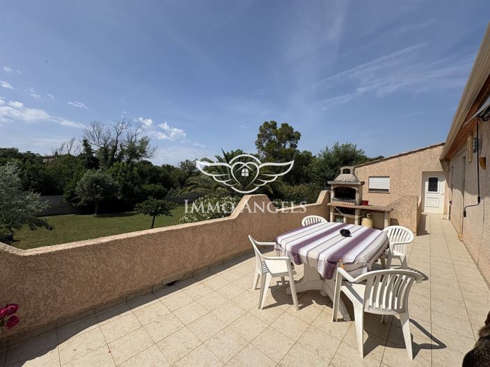 Image No.8-5 Bed House for sale