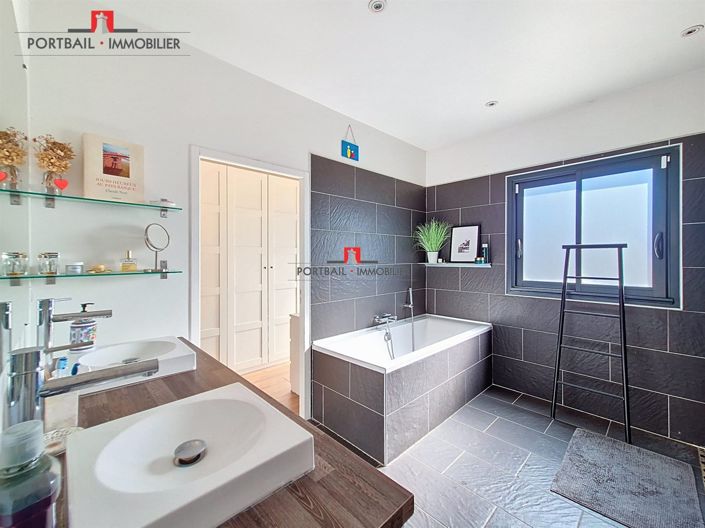 Image No.8-4 Bed House for sale