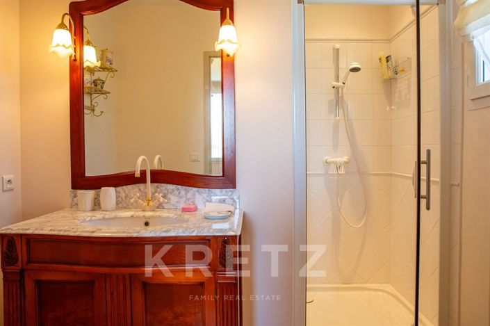 Image No.17-5 Bed House for sale