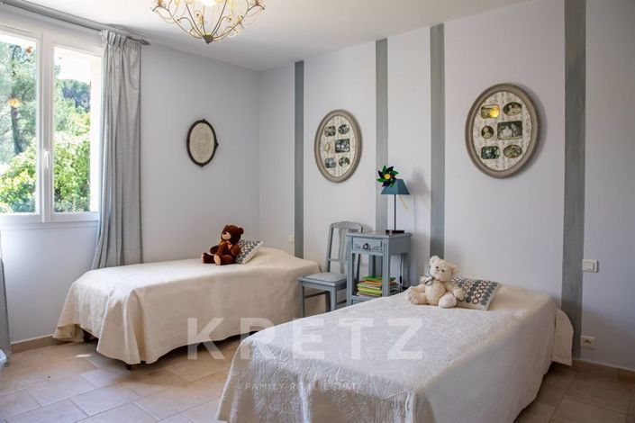 Image No.18-5 Bed House for sale
