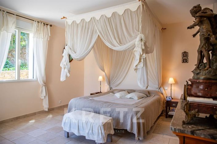 Image No.20-5 Bed House for sale