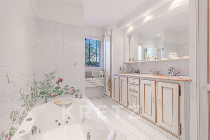 Image No.16-6 Bed House for sale