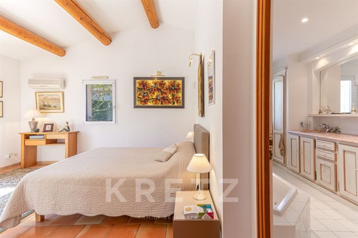 Image No.17-6 Bed House for sale