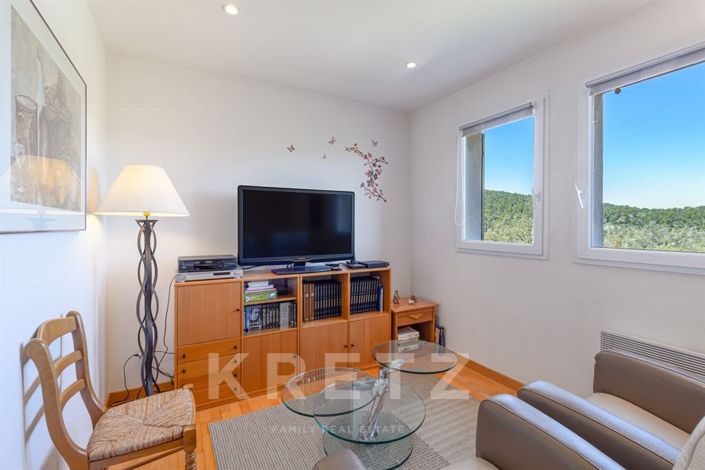 Image No.20-6 Bed House for sale