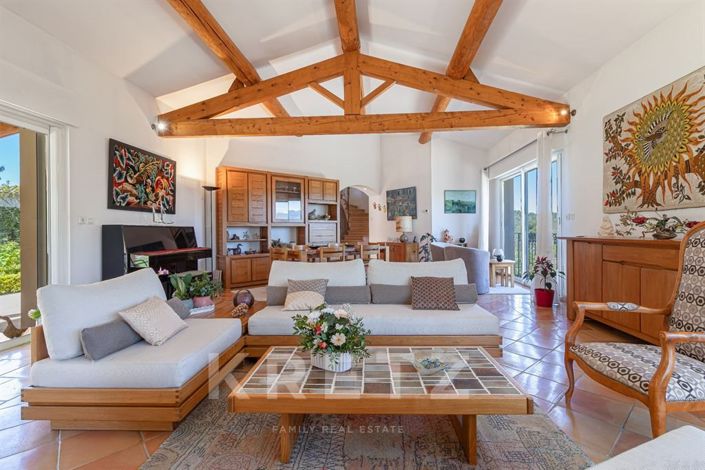 Image No.9-6 Bed House for sale