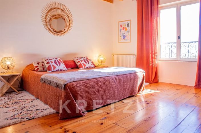 Image No.21-8 Bed House for sale