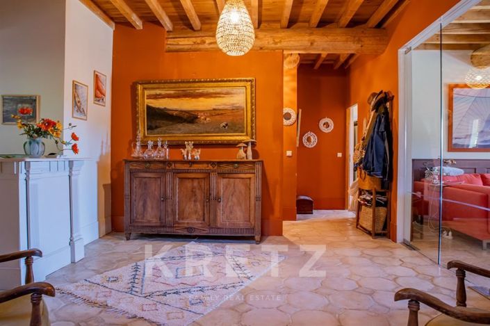 Image No.8-8 Bed House for sale