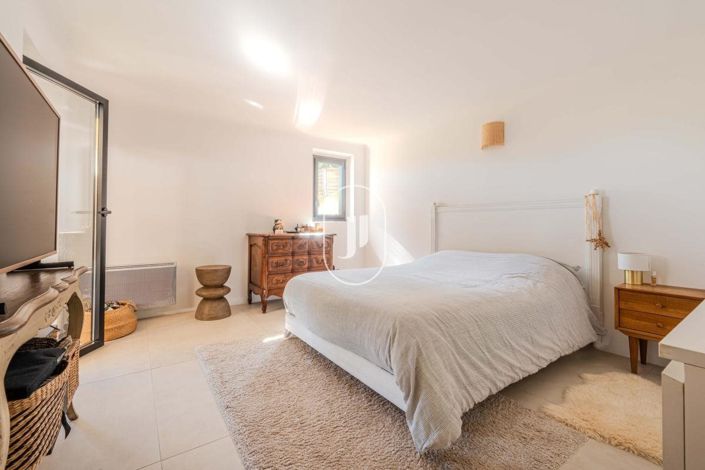 Image No.10-4 Bed House for sale