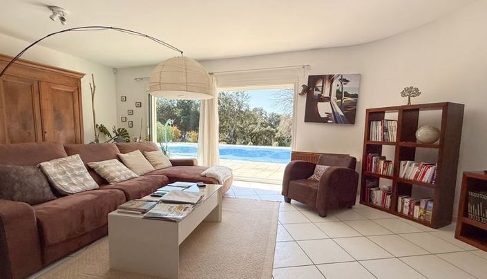 Image No.2-4 Bed House for sale