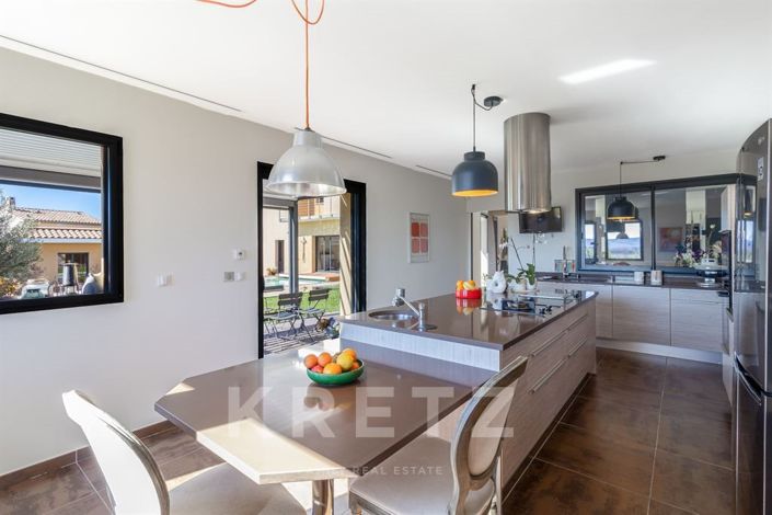 Image No.15-7 Bed House for sale