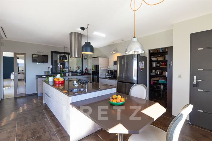 Image No.16-7 Bed House for sale