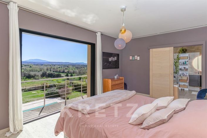 Image No.25-7 Bed House for sale