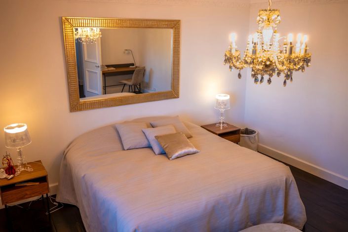 Image No.9-6 Bed House for sale
