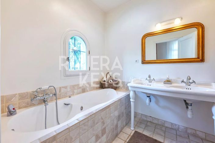 Image No.16-5 Bed House for sale