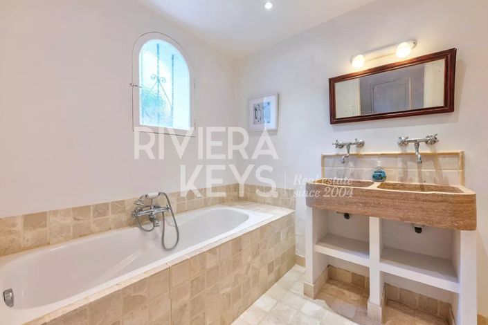 Image No.22-5 Bed House for sale