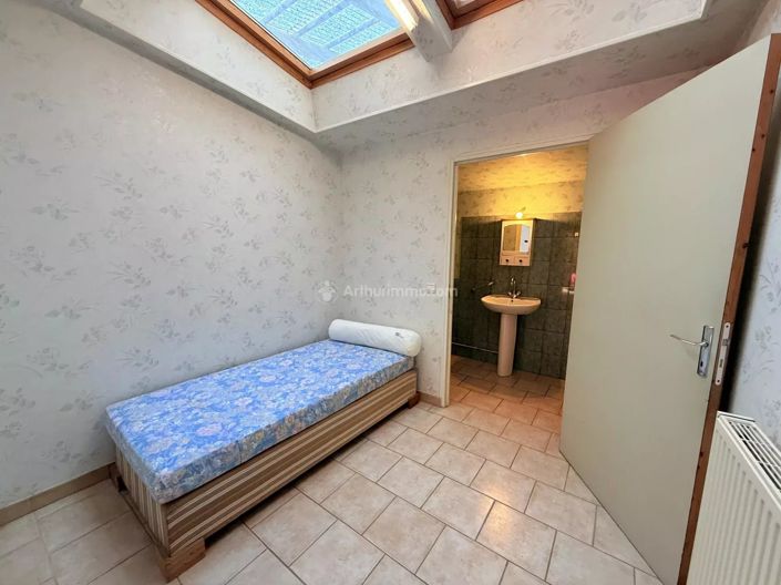 Image No.6-4 Bed House for sale