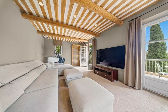 Image No.20-6 Bed House for sale