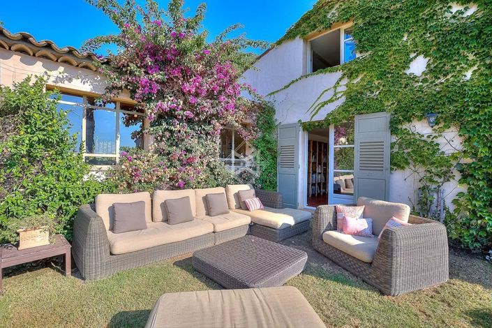 Image No.5-6 Bed House for sale