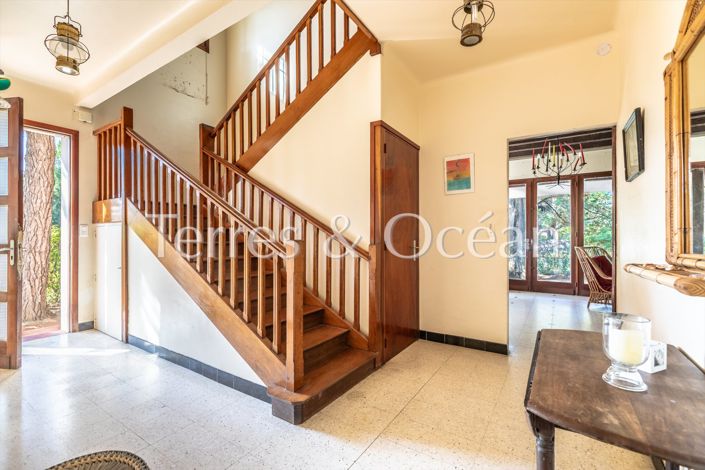 Image No.10-8 Bed House for sale