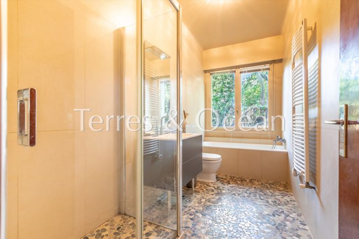 Image No.15-8 Bed House for sale
