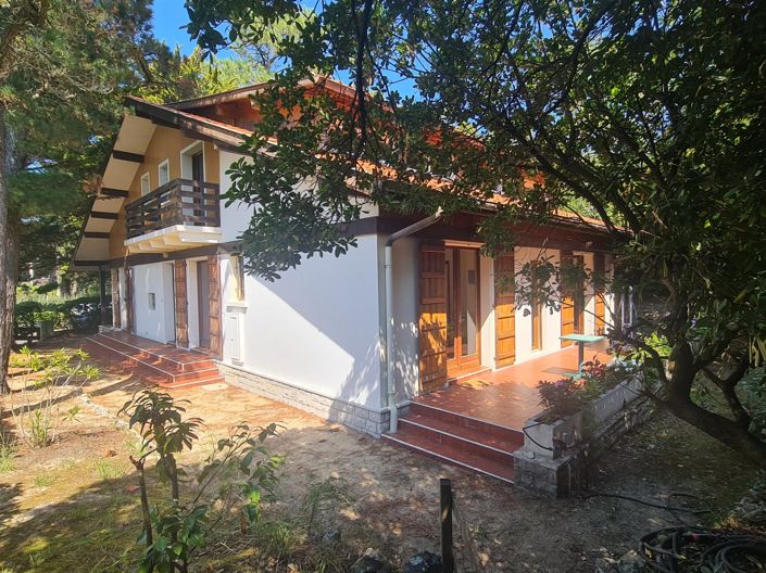 Image No.3-8 Bed House for sale