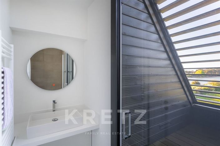 Image No.11-5 Bed House for sale