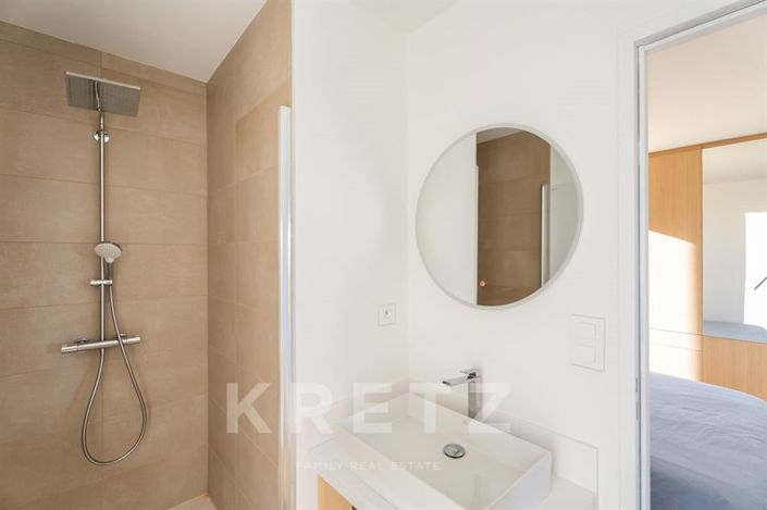 Image No.9-5 Bed House for sale