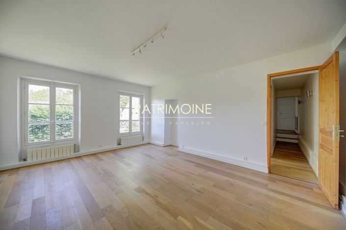 Image No.9-5 Bed Property for sale