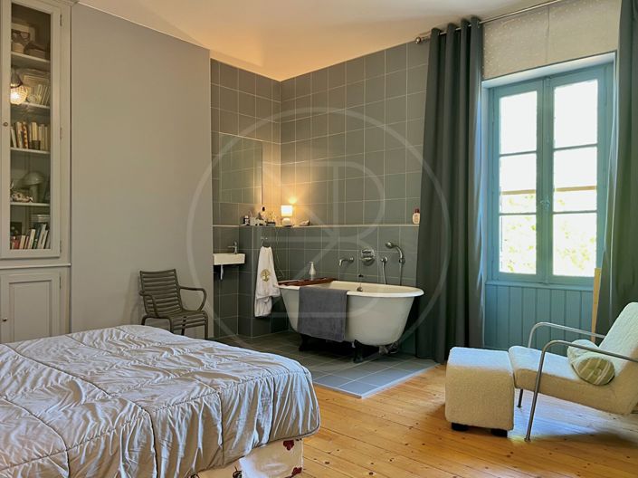 Image No.9-6 Bed House for sale
