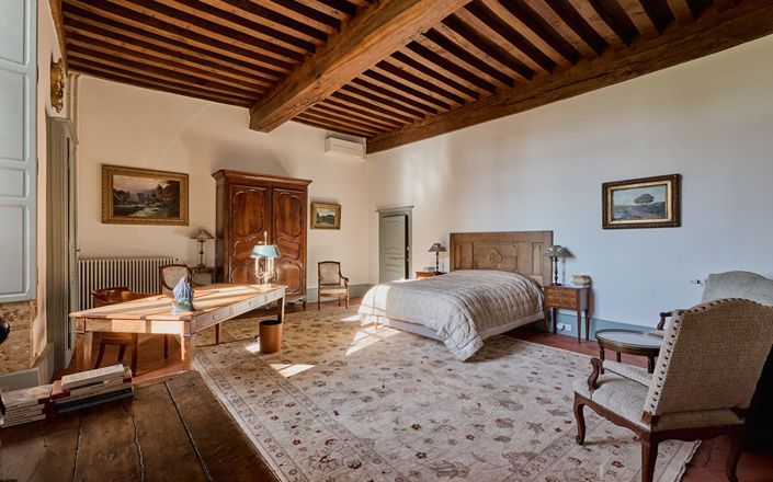 Image No.12-9 Bed Property for sale