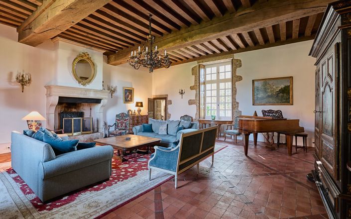 Image No.8-9 Bed Property for sale