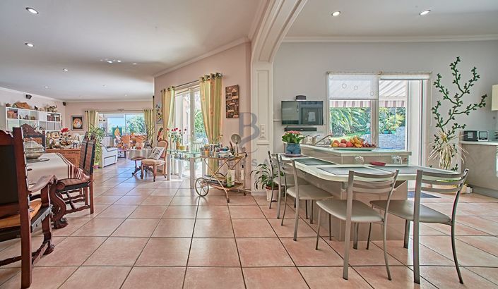 Image No.5-Propriété de 4 chambres à vendre à Saint-Raphael