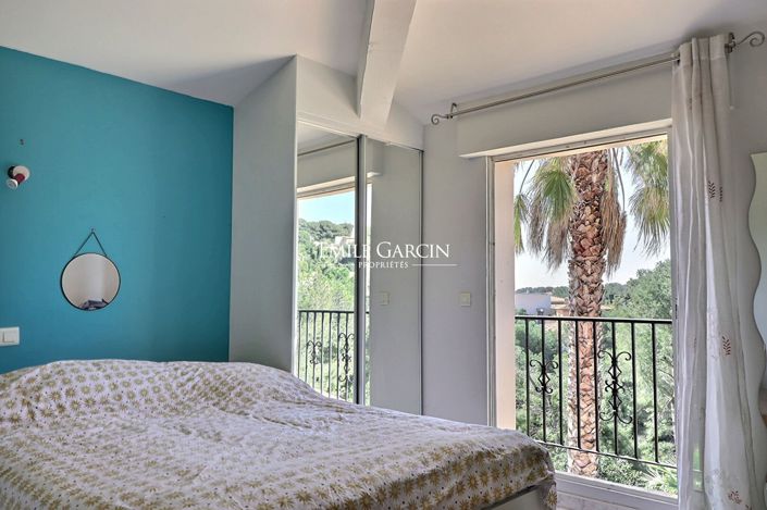Image No.6-6 Bed House for sale