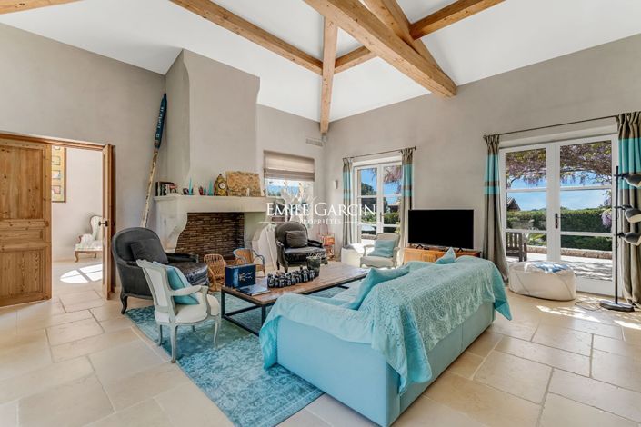Image No.2-8 Bed Property for sale