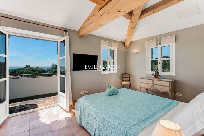 Image No.3-8 Bed Property for sale