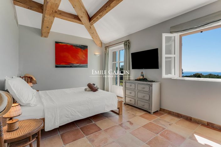 Image No.5-8 Bed Property for sale