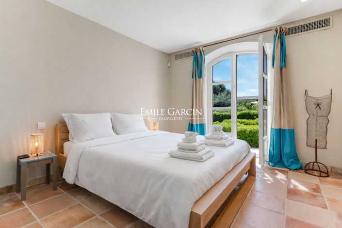 Image No.7-8 Bed Property for sale