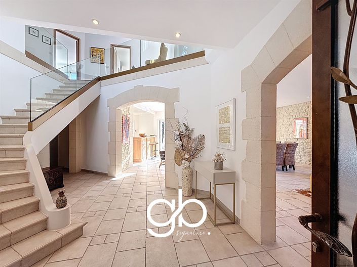 Image No.2-4 Bed House for sale